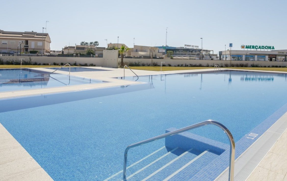 Coomunal Pool Eden Beach Torrevieja