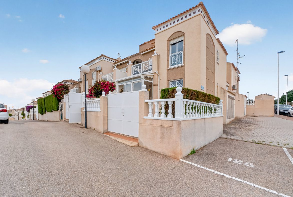 2 Bed Apartment on Ground Floor in Aguas Nuevas, Torrevieja Contemporary Style