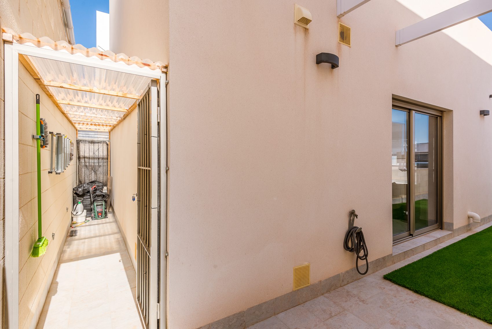 Monica – Calle Nerbion 6, Villa Martin-15 A fantastic opportunity to secure this stunning modern detached villa at Pink Paradise, Villamartin, Orihuela
