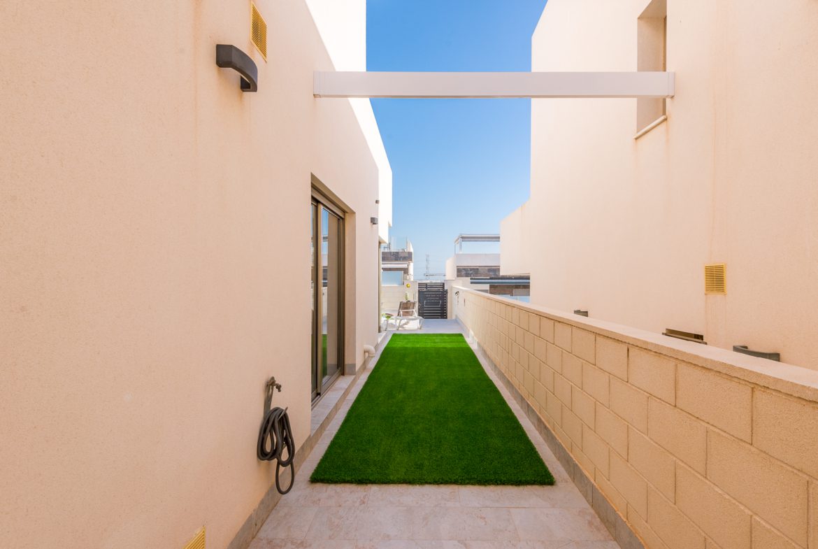 A fantastic opportunity to secure this stunning modern detached villa at Pink Paradise, Villamartin, Orihuela