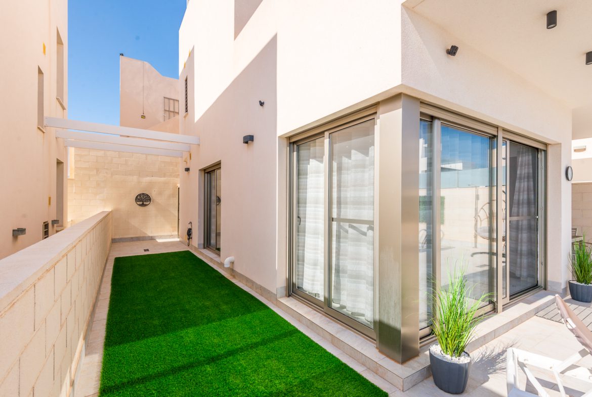 A fantastic opportunity to secure this stunning modern detached villa at Pink Paradise, Villamartin, Orihuela