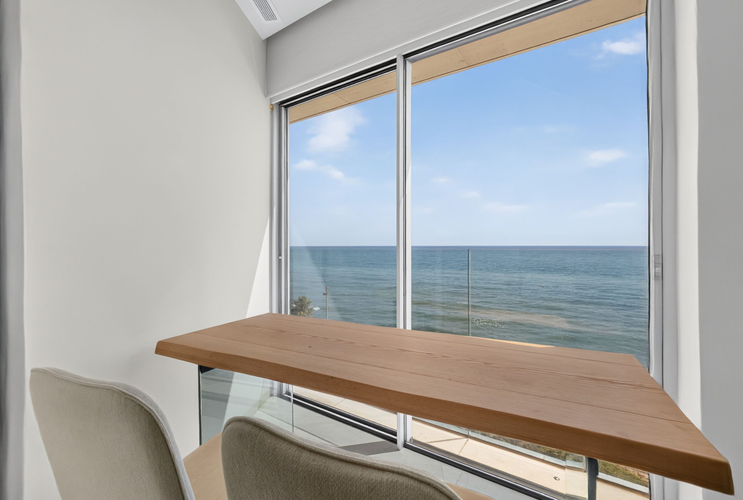 20260903142051000000_DSC03890 Penthouse located in a prime location
