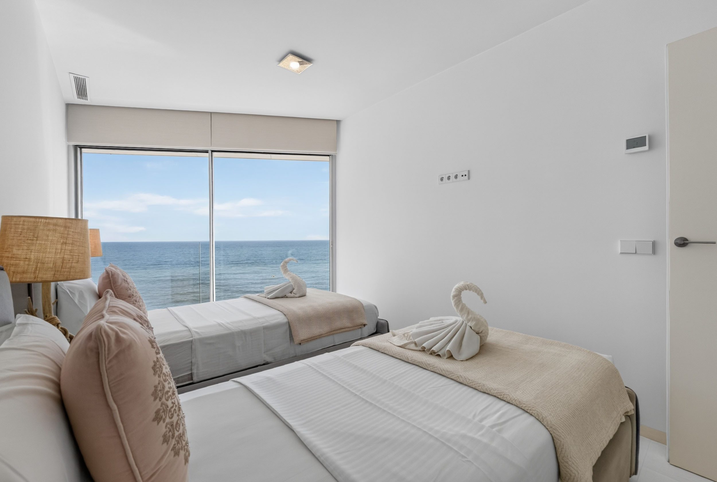 20260903142051000000_DSC03905 Penthouse located in a prime location