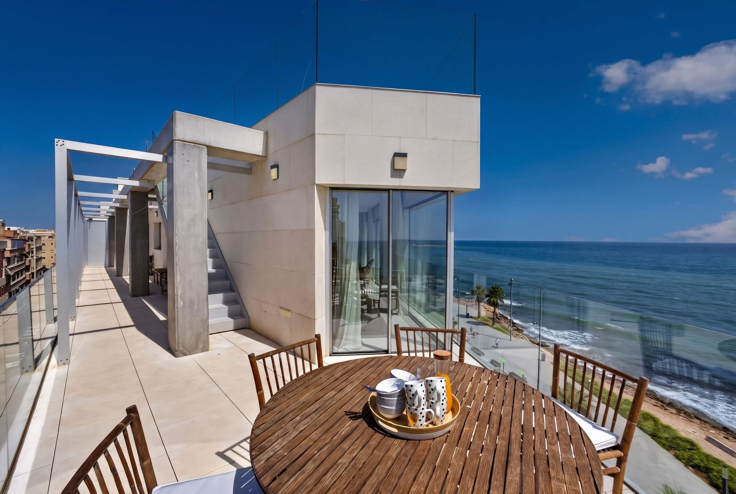 20260903142051000000_DSC03936 Penthouse located in a prime location