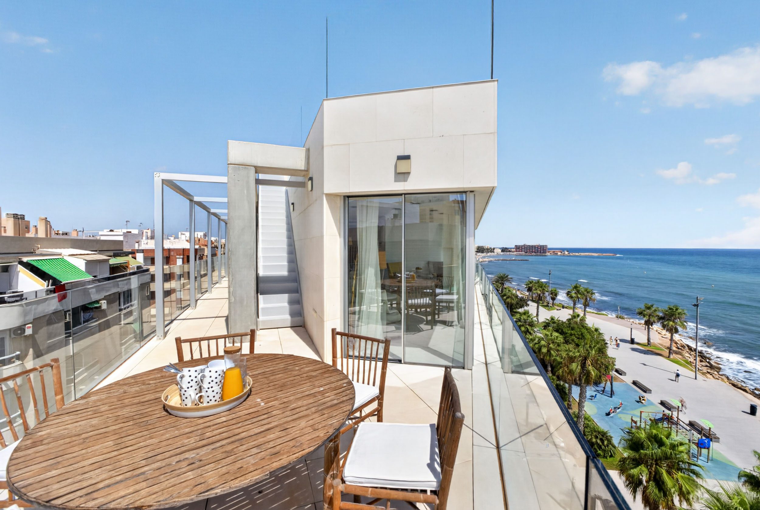 20260903142051000000_DSC03937 Penthouse located in a prime location