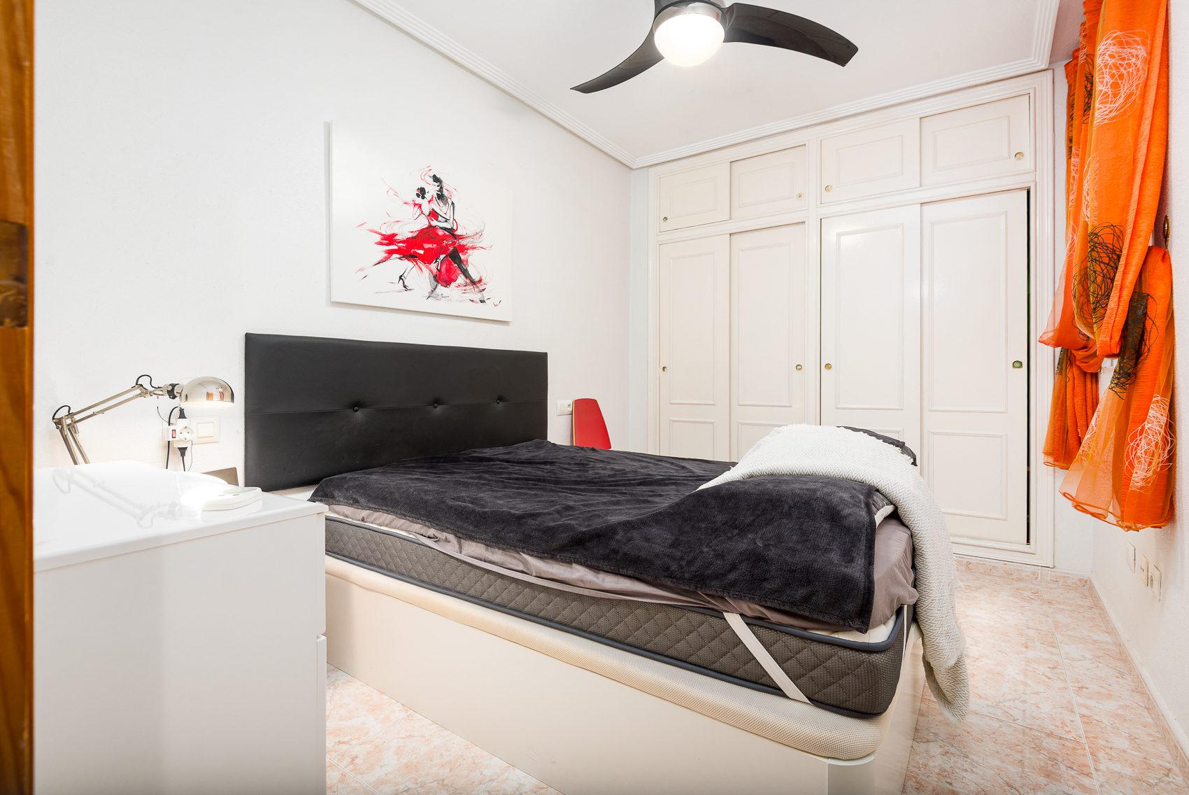 Monica – C. San Policarpo, 87-1 Charming 2-Bedroom Apartment in Torrevieja city.