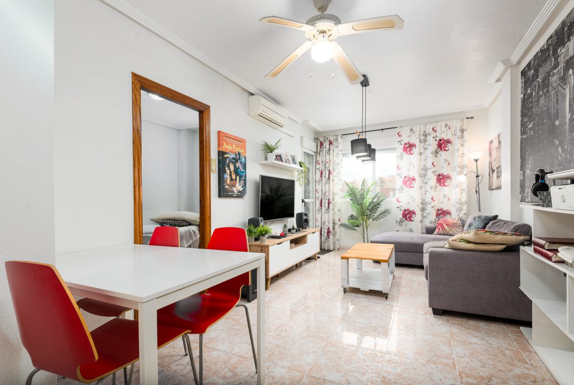 Charming 2-Bedroom Apartment in Torrevieja city.