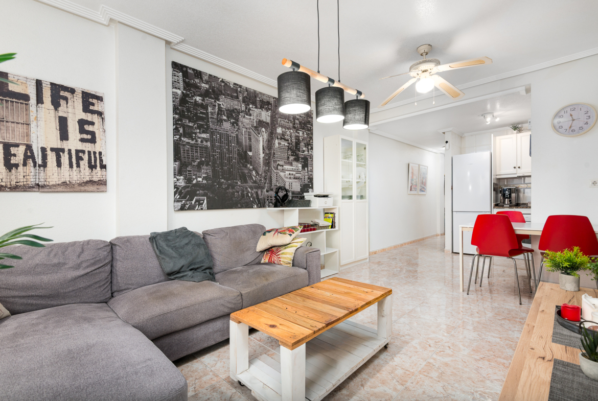 Charming 2-Bedroom Apartment in Torrevieja city.