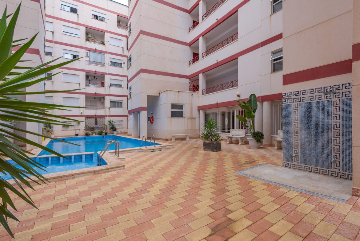 Charming 2-Bedroom Apartment in Torrevieja city.