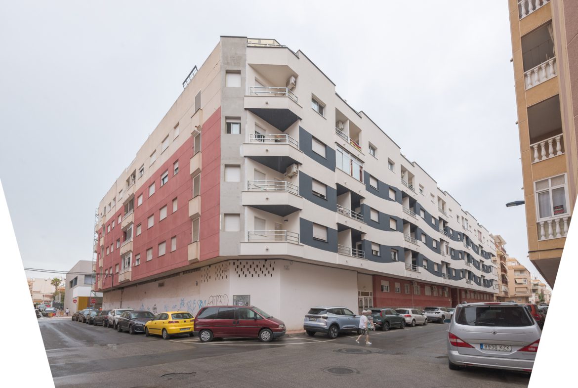 Charming 2-Bedroom Apartment in Torrevieja city.