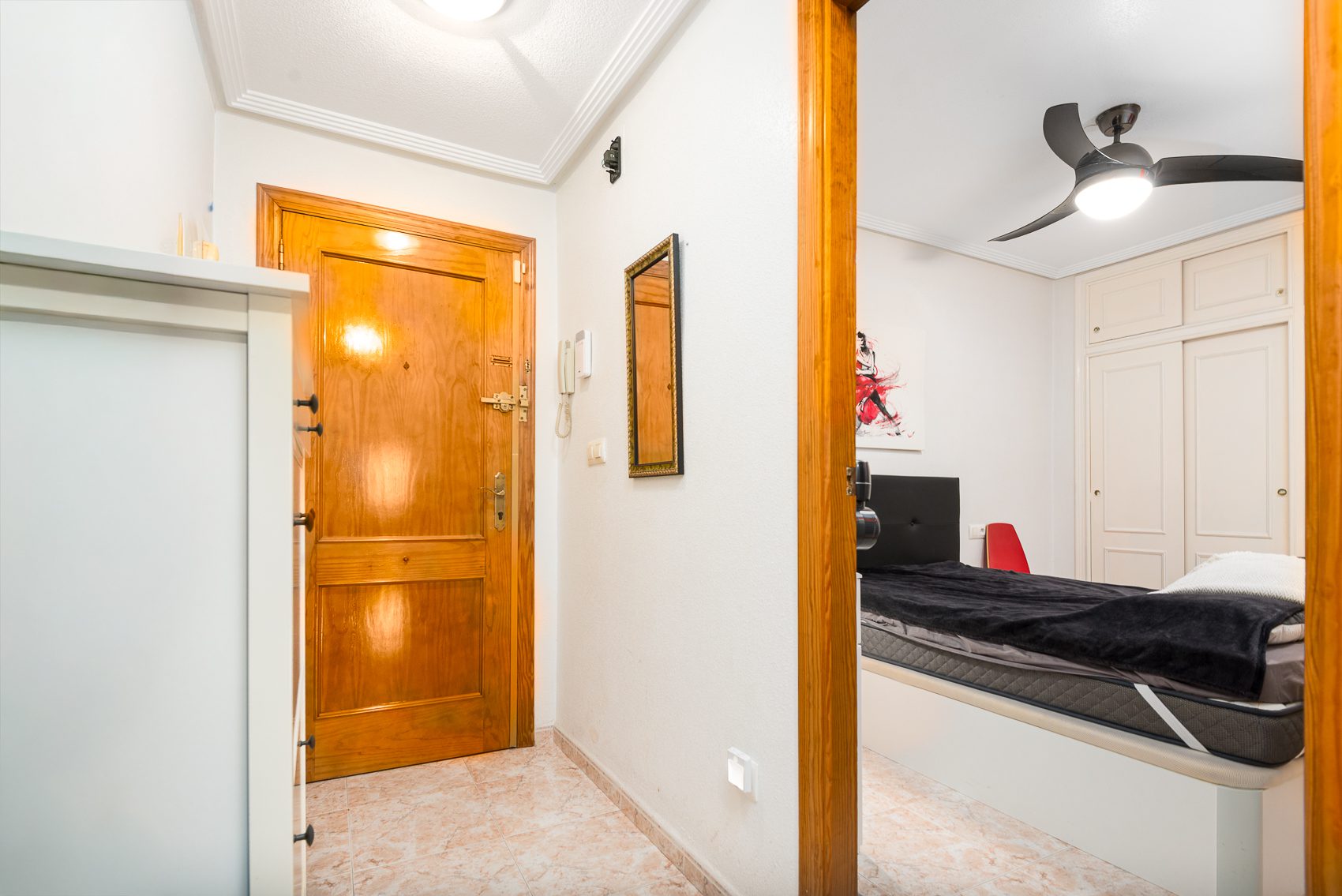Monica – C. San Policarpo, 87-4 Charming 2-Bedroom Apartment in Torrevieja city.