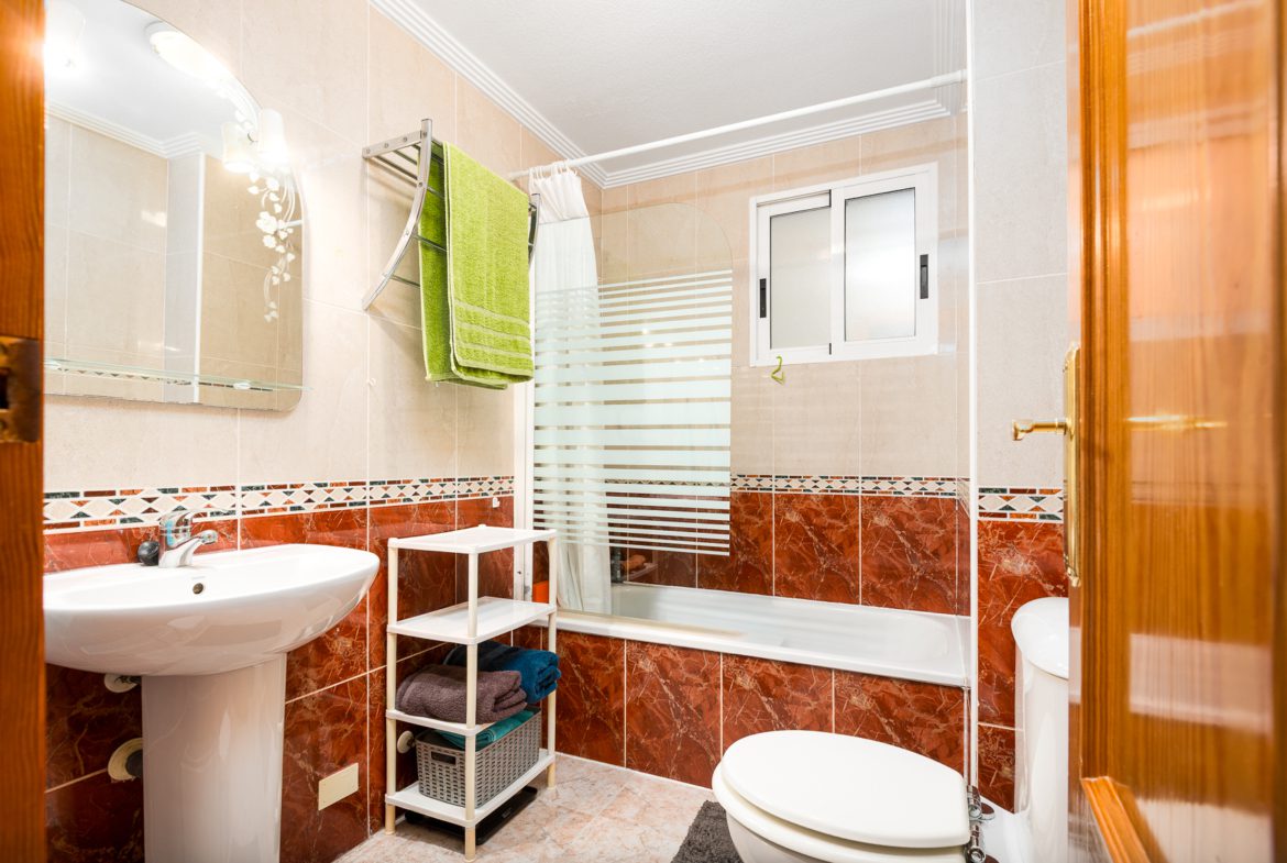 Charming 2-Bedroom Apartment in Torrevieja city.