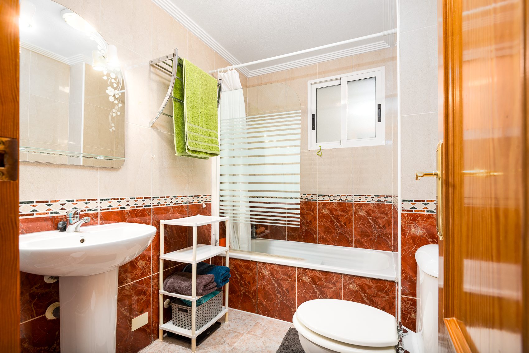 Monica – C. San Policarpo, 87-5 Charming 2-Bedroom Apartment in Torrevieja city.