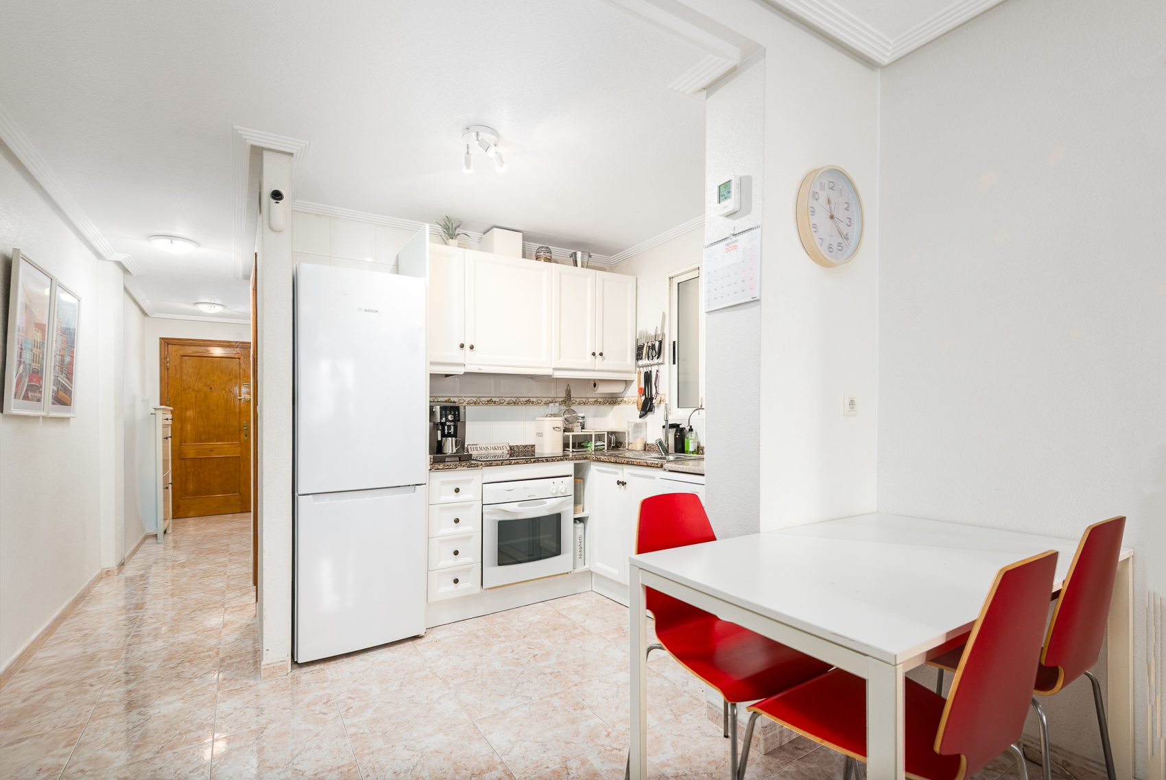 Monica – C. San Policarpo, 87-7 Charming 2-Bedroom Apartment in Torrevieja city.